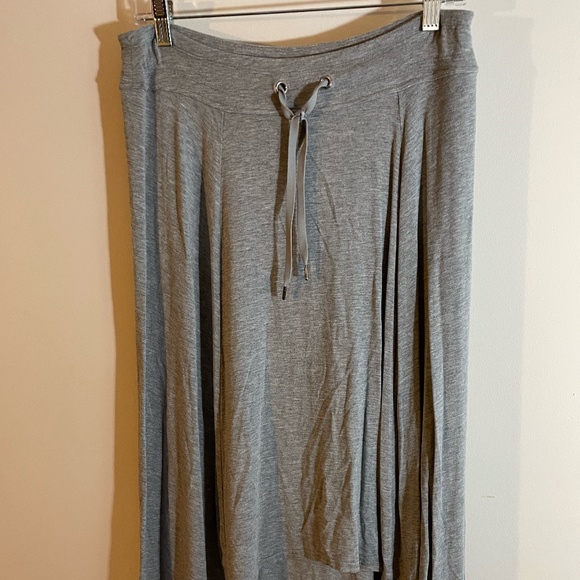 Athleta Size Medium Beachcomber Hi Low Hem Midi Skirt | Gray Jersey Stretch - Picture 1 of 8